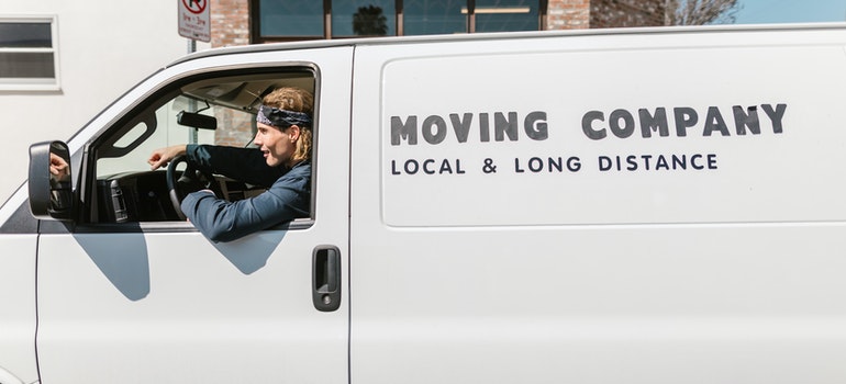 A mover helping you in Moving your family heirlooms from Lafayette to Shreveport
